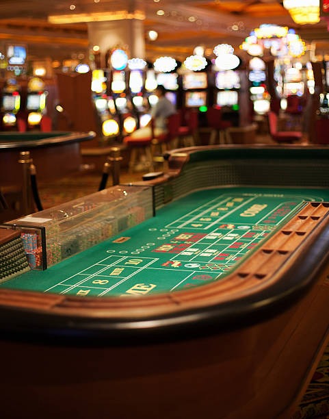cuan88 slot platform showing live dealer tables and mobile app interface