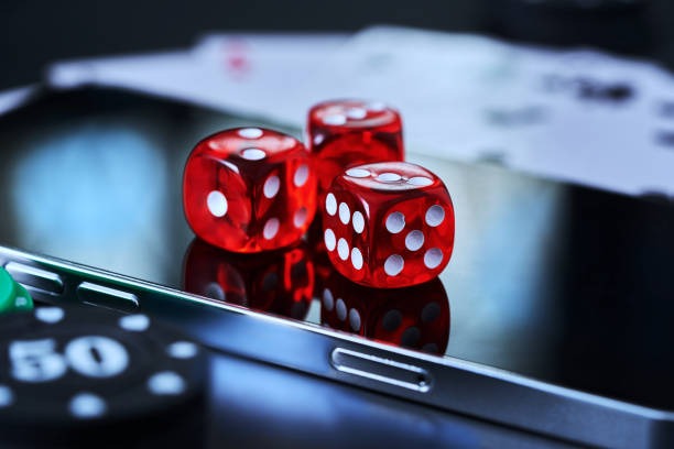 Mobile phone displaying live roulette table interface on cuan88 slot app